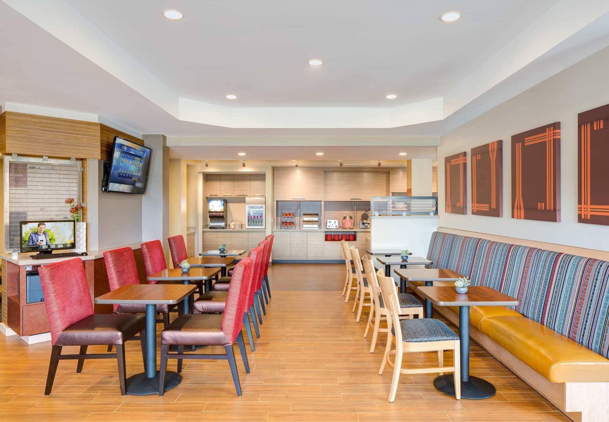 Towneplace Suites By Marriott Tacoma Lakewood Extérieur photo